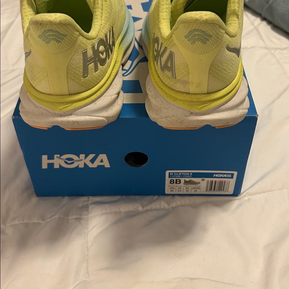 Hoka Women's Clifton 9 Vibrant Yellow Athletic Shoes - Picture 5 of 6